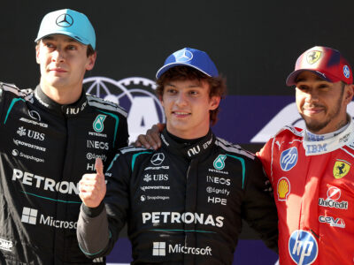 Vasakult, George Russell, Andrea Kimi Antonelli, Lewis Hamilton, Foto: Dom Gibbons/LAT Images / / Mercedes AMG Petronas