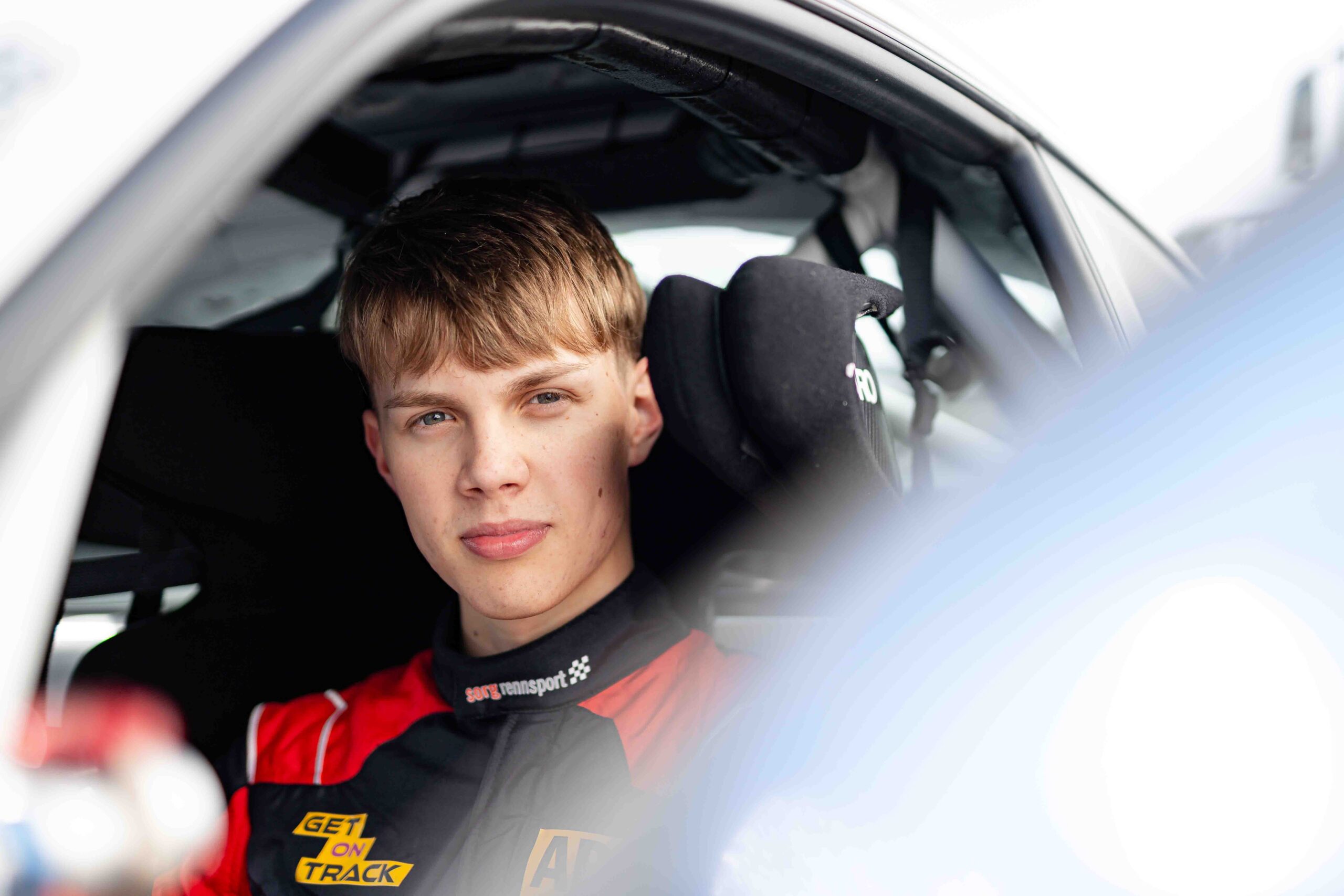 Eesti noor ringrajasõitja Ragnar Simuland võistleb tänavu Saksamaa Porsche Sports Cup sarjas