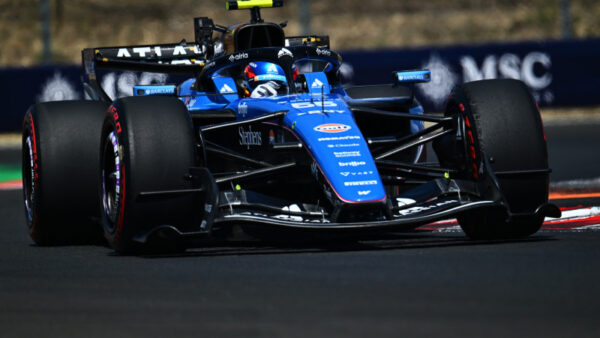 Carlos Sainz Foto: Pirelli F1