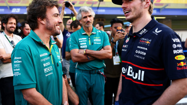 Fernando Alonso ja Max Verstappen, Foto: Zak Mauger/LAT Images // Getty Images / Red Bull Content Pool