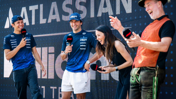 Alex Albon ja Carlos Sainz, Austria GP, Foto: Lucas Pripfl / Red Bull Ring